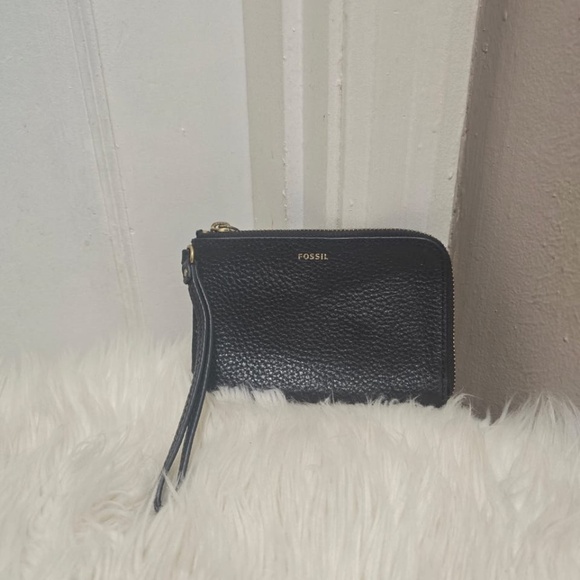 Fossil Black Leather Gold Accents Zipper Wallet With a Wrist Strap.🌴 - Picture 6 of 8